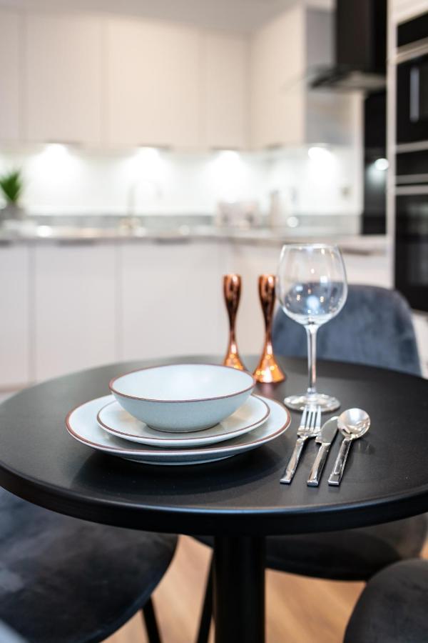 City Centre - Free Parking - Stylish 2 Bedroom Apartment 브리스틀 외부 사진